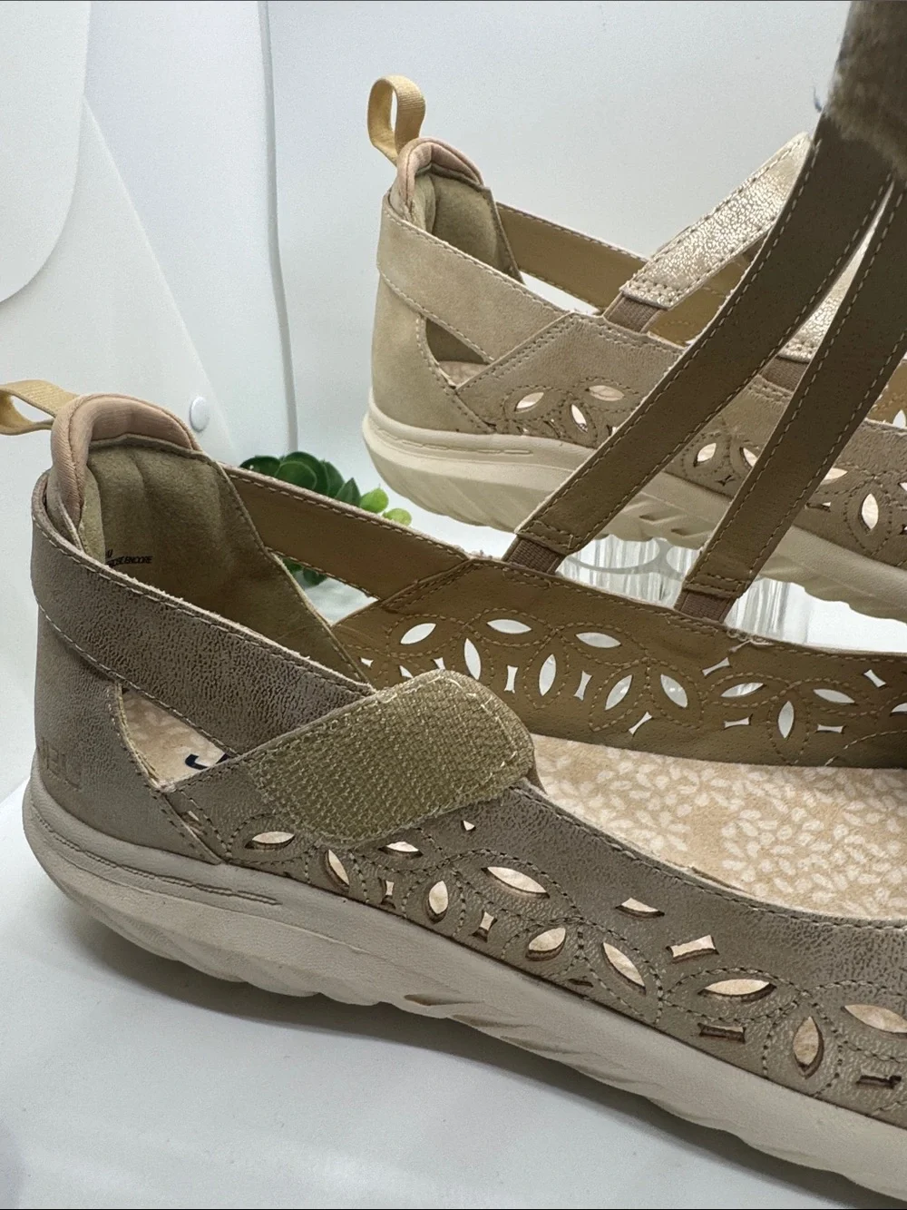 JAMBU Bellerose Encore flats. Size 10